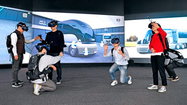 Car-Design-in-VR-Hyundai-VR-Design-Evaluation-Process1-600x337